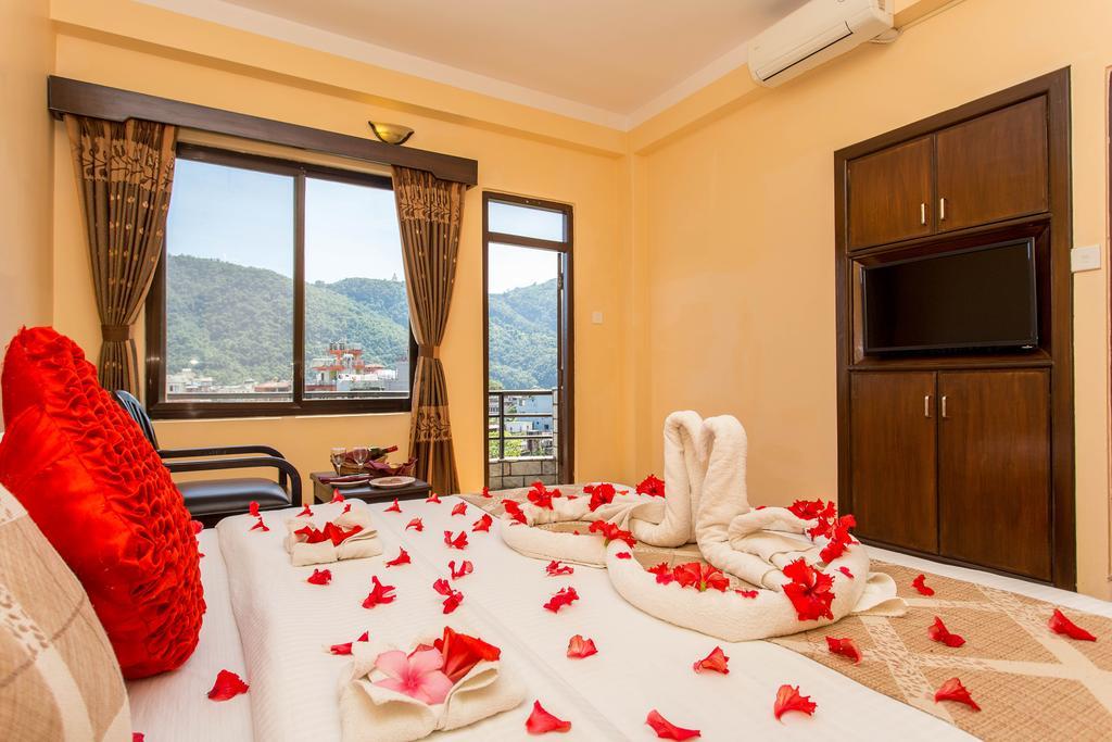 Hotel Peninsula Pokhara Exterior foto